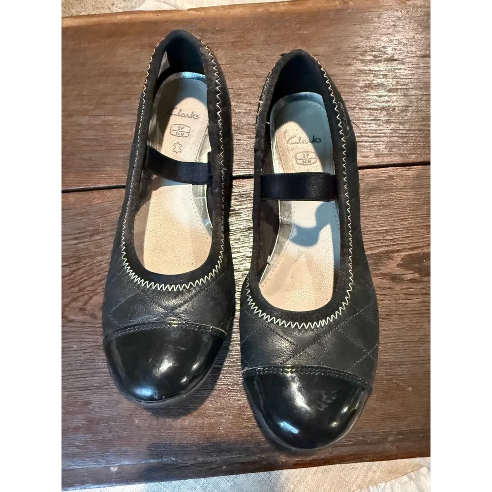 Clarks Kids Black Quilted Leather‎ Mary Jane Flats Patent Cap Toe UK 2 EUR 34